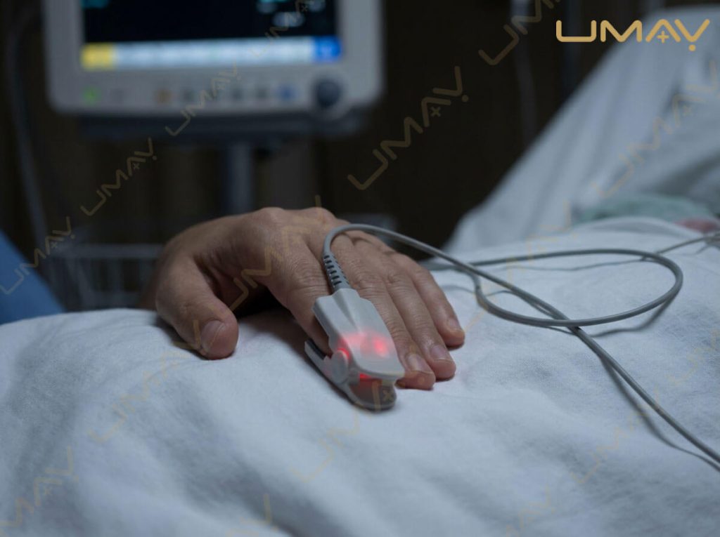 Pulse oximeter sensor clip attached to a patient's finger for continuous SpO2 monitoring.
